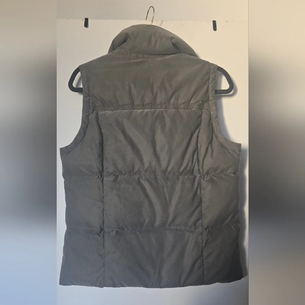Abercrombie & Fitch Women’s Puffer Vest - Gray - Picture 3 of 8